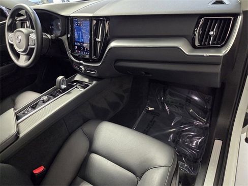 Used 2025 Volvo XC60 B5 Core image 23