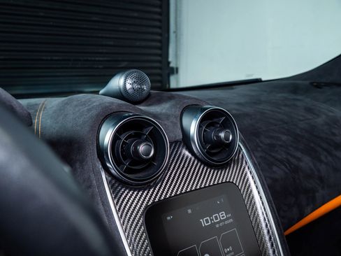 Used 2018 McLaren 570S Spider image 37