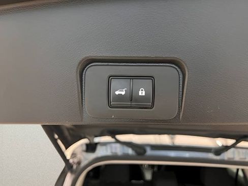 Used 2025 Nissan Rogue SV AWD/4WD image 11