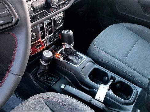 Used 2025 Jeep Wrangler Unlimited Rubicon image 15