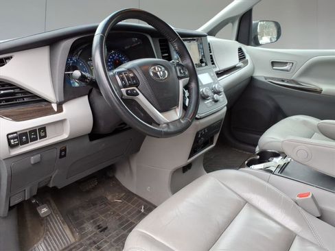 Used 2016 Toyota Sienna XLE image 13