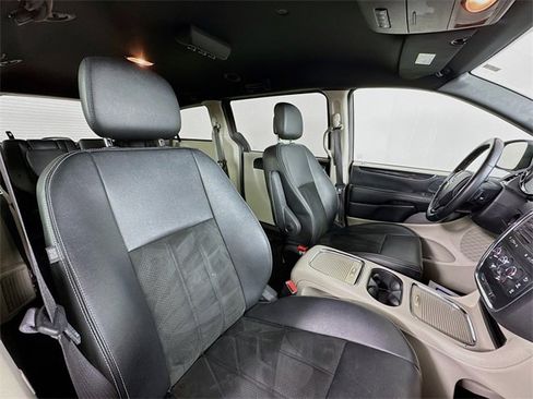 Used 2019 Dodge Grand Caravan SXT image 25
