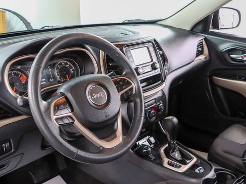 Used 2018 Jeep Cherokee Latitude image 22