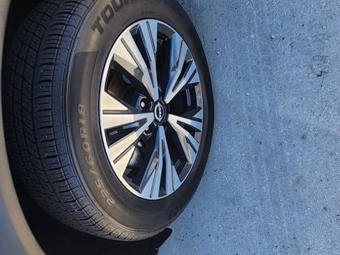 Used 2023 Nissan Rogue SV image 37