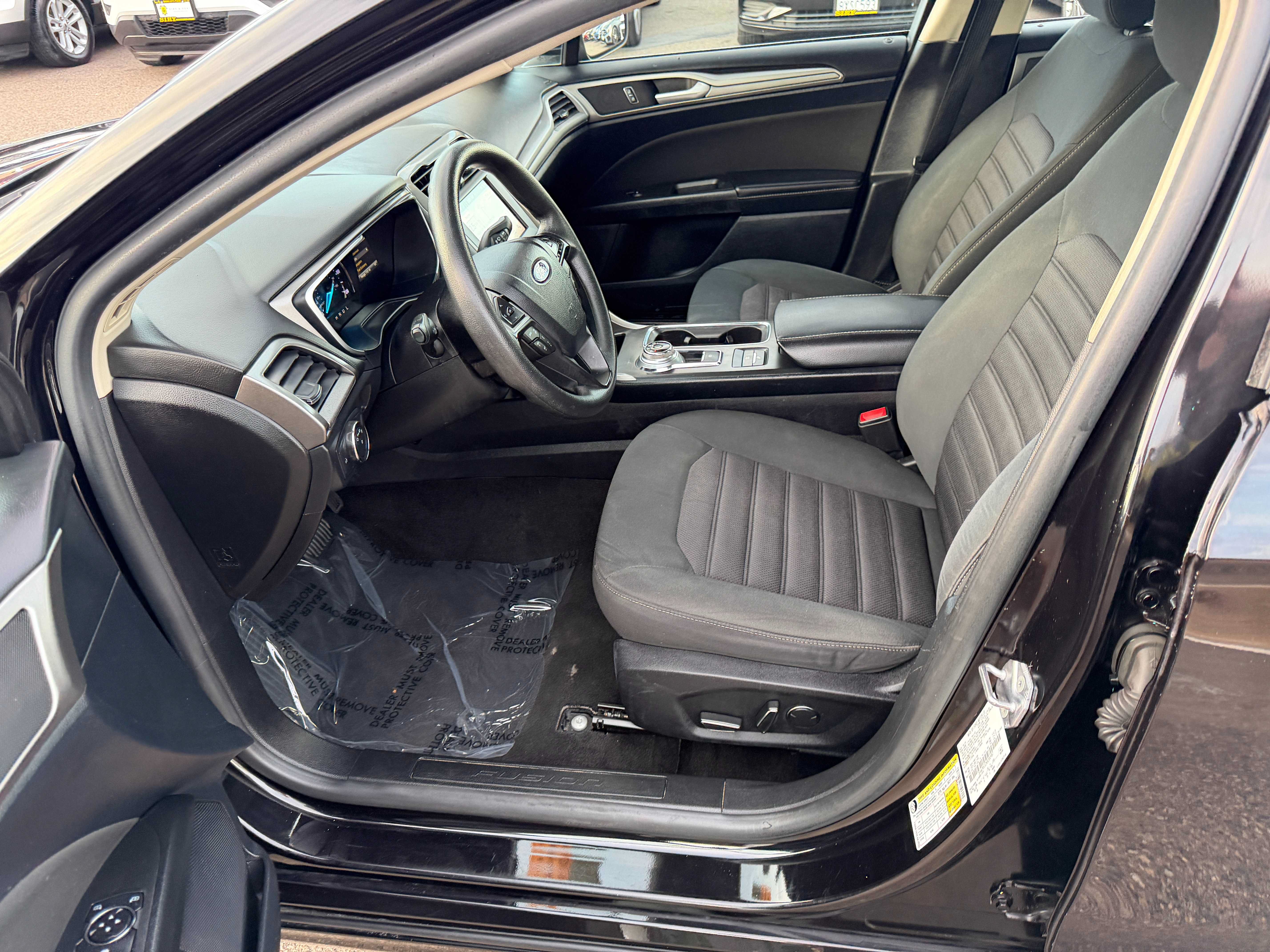 Used 2019 Ford Fusion SE FWD image 19