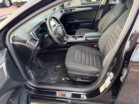 Used 2019 Ford Fusion SE image 19