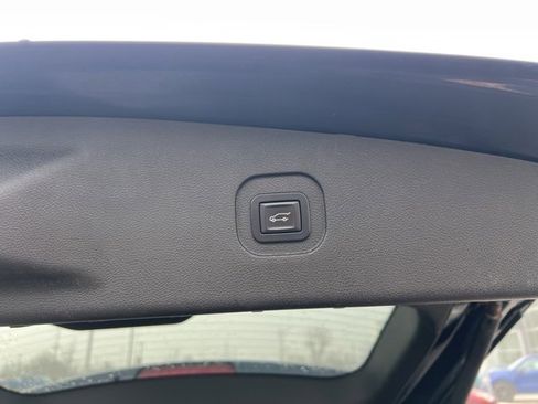 Used 2017 Chevrolet Equinox LT w/ Convenience Package image 13