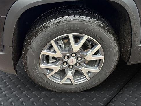 Used 2022 GMC Acadia SLT w/ Preferred Package AWD/4WD image 10
