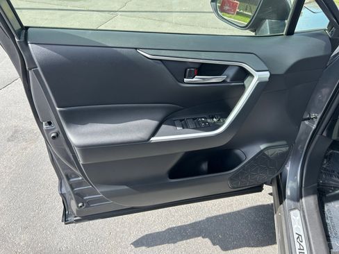 Used 2022 Toyota RAV4 SE w/ Convenience Package AWD/4WD image 10