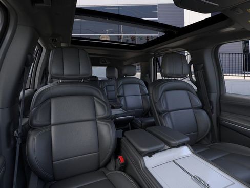 New 2025 Lincoln Navigator Reserve w/ Jet Appearance Package image 10