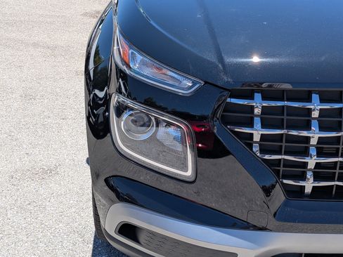 Used 2023 Hyundai Venue SEL FWD image 10