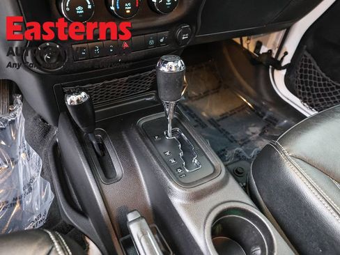 Used 2015 Jeep Wrangler Unlimited Sahara w/ Connectivity Group AWD/4WD image 13