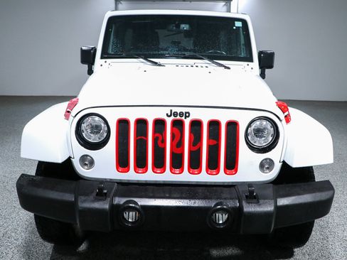 Used 2017 Jeep Wrangler Unlimited Sahara AWD/4WD image 4