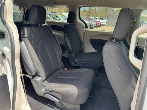 Used 2023 Chrysler Voyager LX FWD image 13