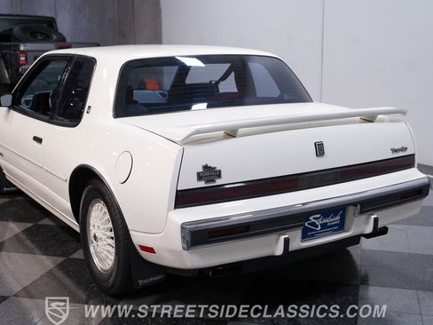 Used 1989 Oldsmobile Toronado Trofeo FWD image 9