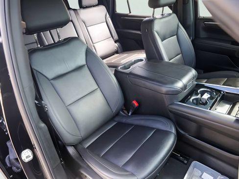 Used 2025 Chevrolet Tahoe Z71 AWD/4WD image 32