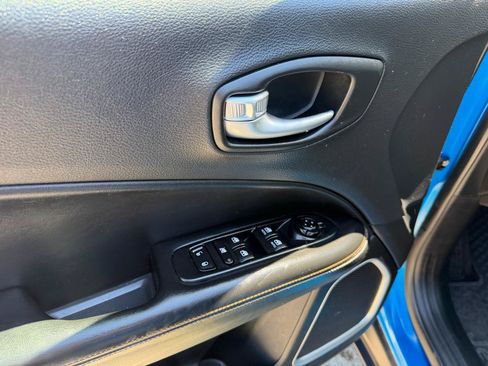 Used 2018 Jeep Compass Latitude w/ Popular Equipment Group AWD/4WD image 10