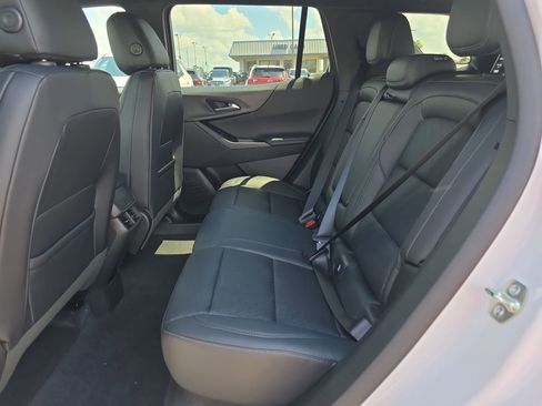 New 2026 Chevrolet Equinox LT w/ Convenience Package II FWD image 11