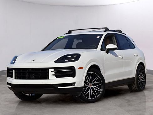 Certified 2025 Porsche Cayenne AWD/4WD image 1