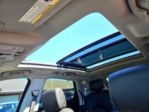 Used 2015 Cadillac SRX Luxury w/ Driver Awareness Package image 38