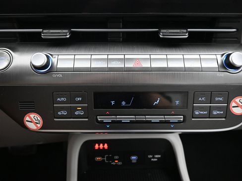 Certified 2024 Hyundai Kona SEL FWD image 17