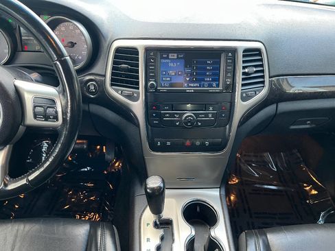 Used 2011 Jeep Grand Cherokee Laredo image 30