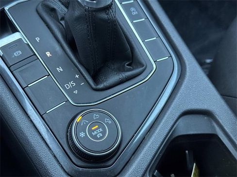 Used 2019 Volkswagen Tiguan SE image 26