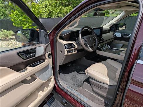 Used 2024 Lincoln Navigator Reserve AWD/4WD image 30