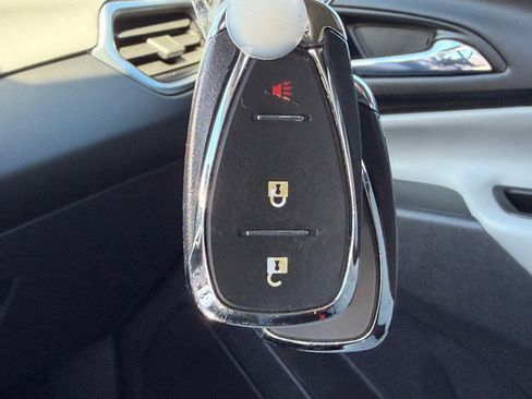 Used 2021 Chevrolet Equinox LS w/ LS Convenience Package image 30