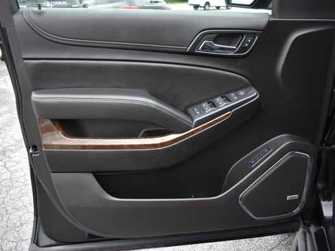 Used 2019 Chevrolet Suburban LT AWD/4WD image 37