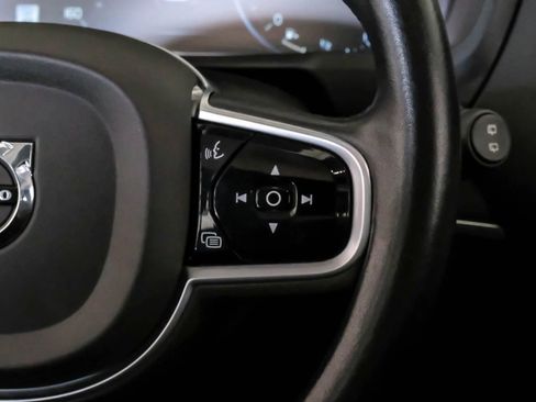 Used 2020 Volvo XC90 T5 Momentum w/ Protection Package Premier FWD image 18