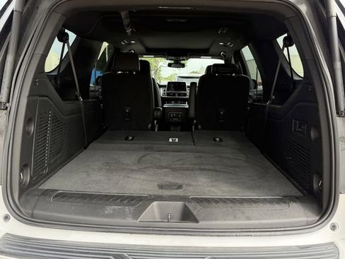 Used 2021 Chevrolet Suburban LT w/ LT Signature Package RWD image 31