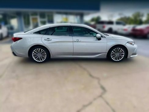 Used 2019 Toyota Avalon Limited w/ All Weather Liner Package image 6