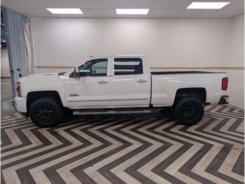 Used 2019 Chevrolet Silverado 2500 High Country w/ Duramax Plus Package AWD/4WD image 3