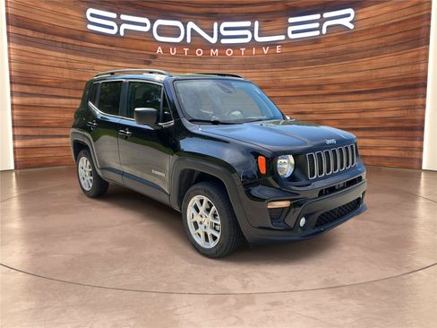 Used 2023 Jeep Renegade Latitude w/ Sun/Sound Group AWD/4WD image 8