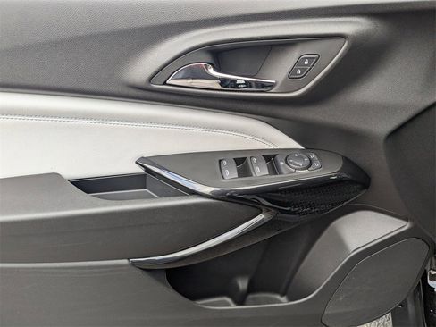 Used 2025 Chevrolet Trax LT w/ LT Convenience Package image 14