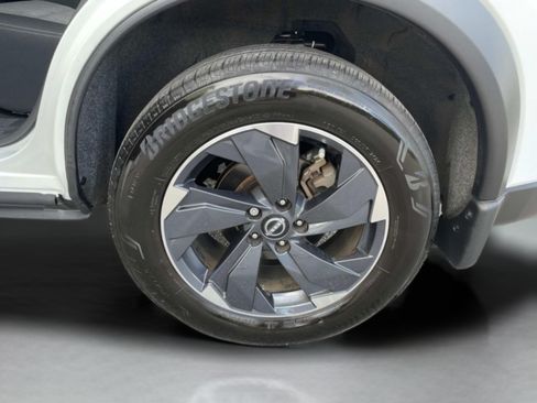 Used 2024 Nissan Rogue SV FWD image 14
