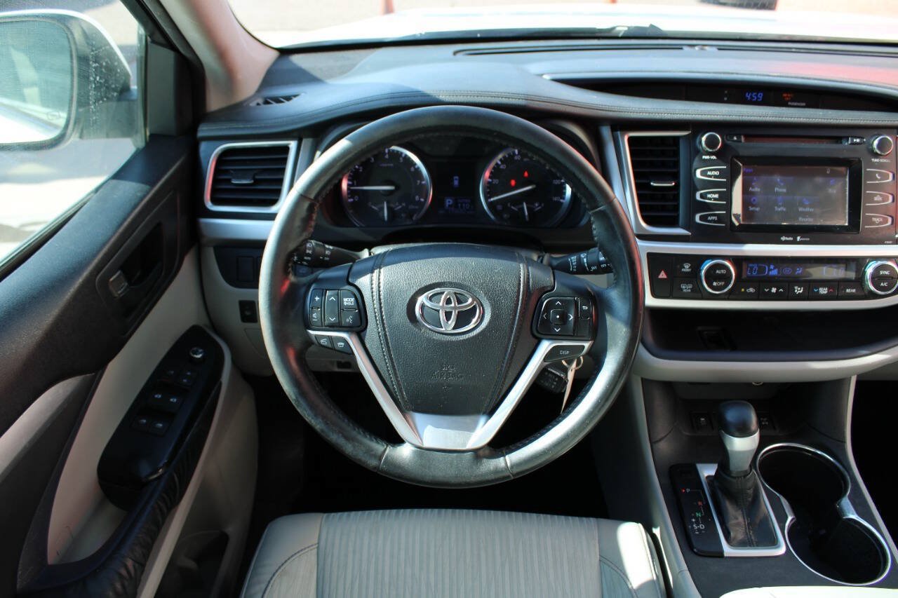 Used 2015 Toyota Highlander Plus AWD/4WD image 15