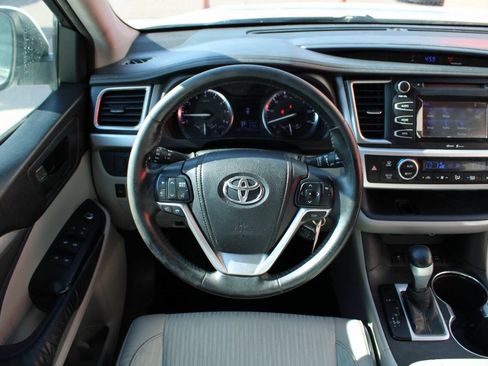 Used 2015 Toyota Highlander Plus AWD/4WD image 15