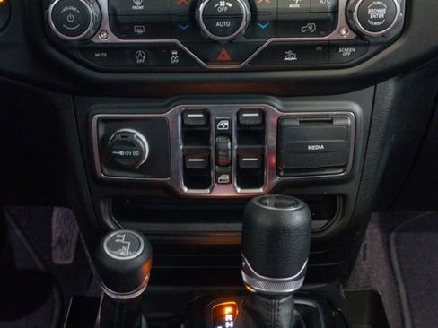 Used 2021 Jeep Wrangler Unlimited Willys image 18