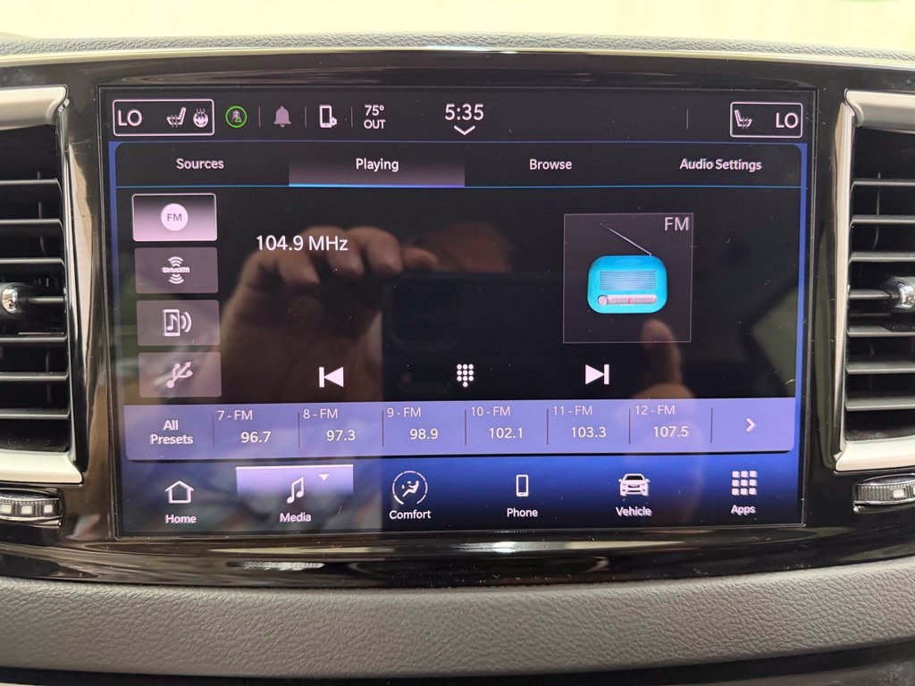 Used 2024 Chrysler Pacifica Touring-L FWD image 27