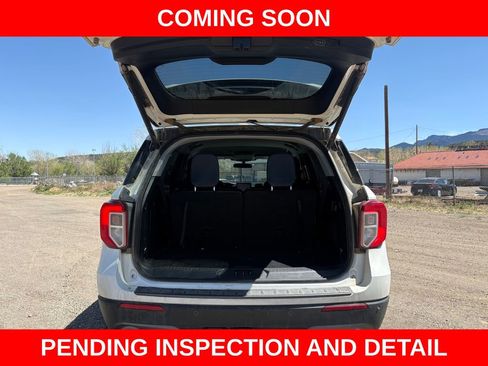 Used 2023 Ford Explorer XLT w/ Equipment Group 202A AWD/4WD image 17