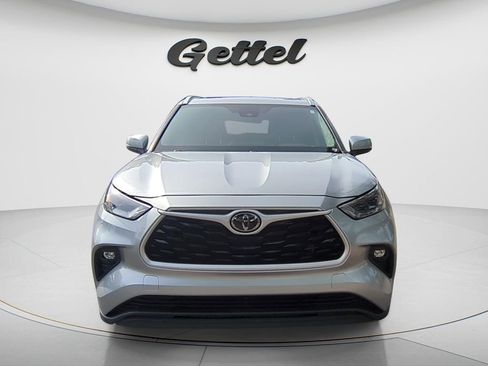 Certified 2024 Toyota Highlander XLE AWD/4WD image 2