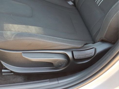 Used 2025 Hyundai Elantra SEL FWD image 21