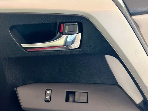 Used 2016 Toyota RAV4 XLE image 31