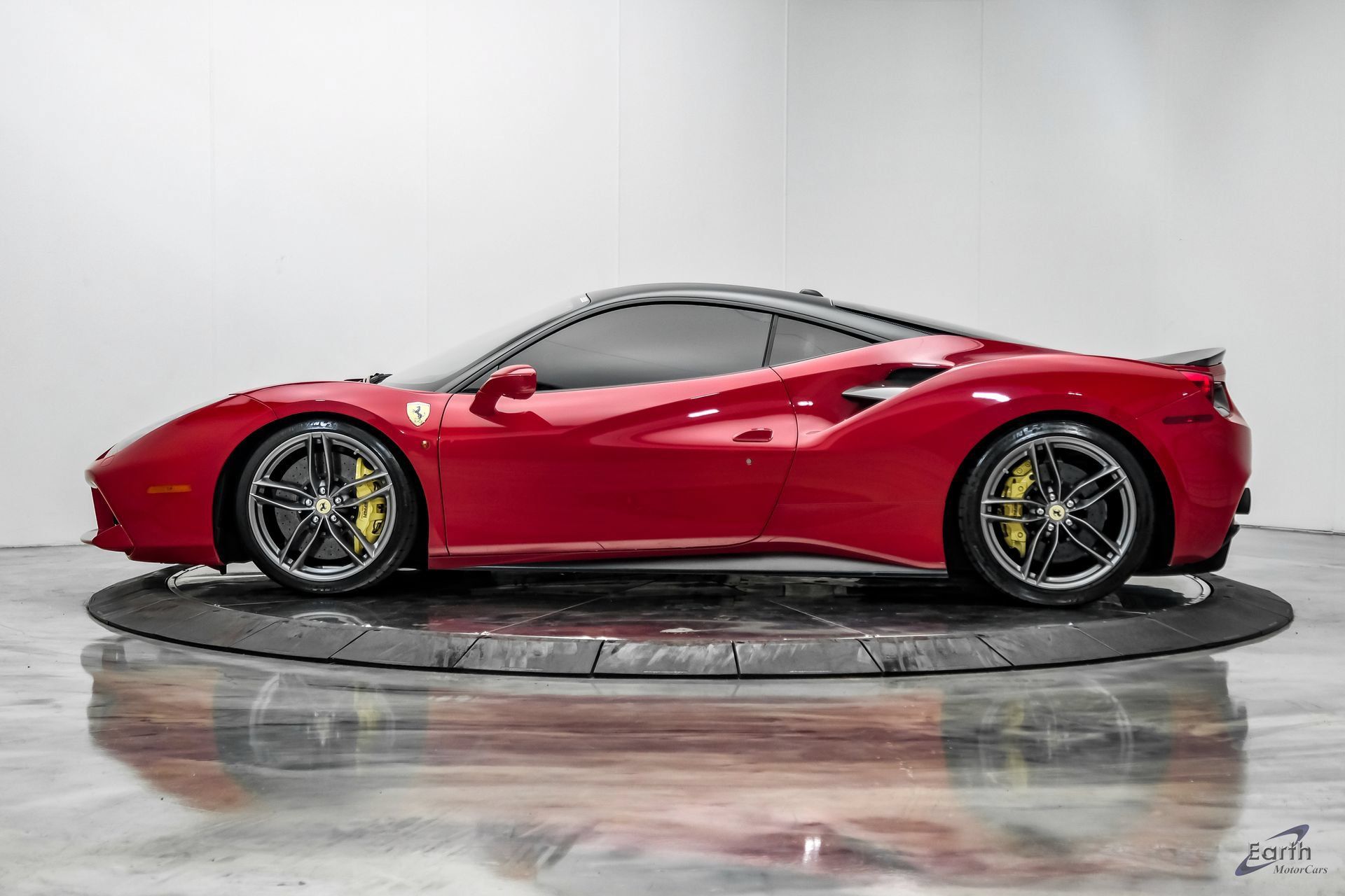 Used 2017 Ferrari 488 GTB RWD image 8