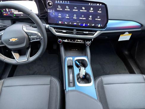 New 2026 Chevrolet Equinox EV LT AWD/4WD image 11