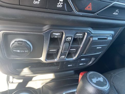 Used 2023 Jeep Wrangler Unlimited Sport AWD/4WD image 16