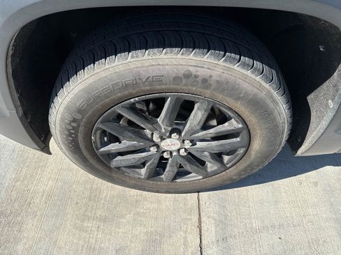 Used 2019 GMC Acadia SLT image 21