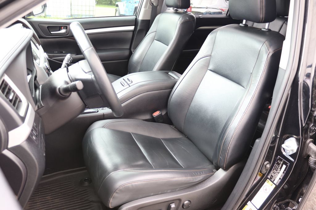 Used 2019 Toyota Highlander XLE AWD/4WD image 6